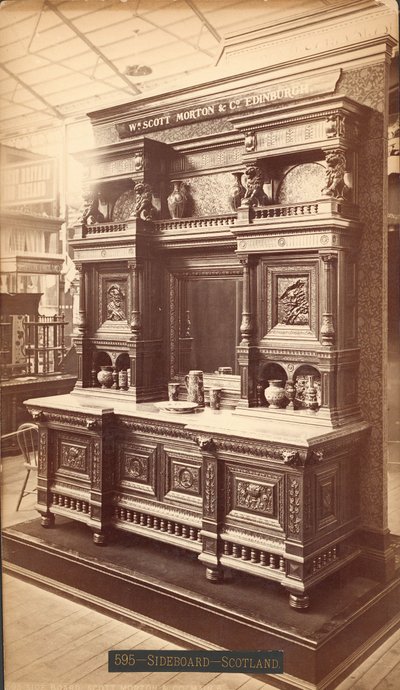 Sideboard, Scott Morton & Co, za "Umění a já." od Centennial Photographic Co.