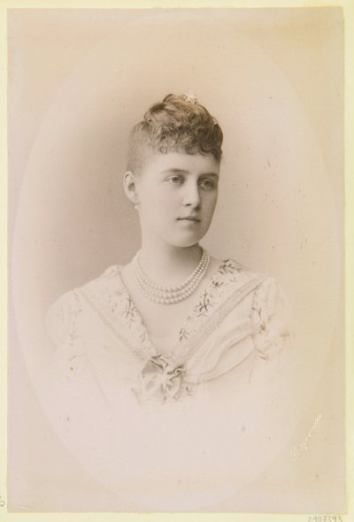 Alexandra de Grece, grande duchesse de Russie - Portrét velkovévodkyně Alexandry Georgievna Ruska (1870-1891), Bergamasco, Charles (Karl) (1830-1896). Foto albuminu od Charles Bergamasco
