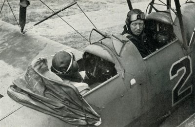 Pilot RAF se učil létat během druhé světové války, 1941. od Charles Brown