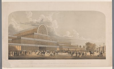 Podívejte se na Crystal Palace Transept (vnější pohled) průmyslového paláce, z brány Prince of Wales (název na objektu) od Charles Burton