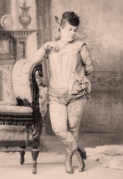 Portrét potetované ženy Nory Hilderbrandtové, kolem roku 1896 od Charles Eisenmann