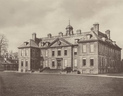 Belton House, Grantham, vstupní průčelí od Charles Latham