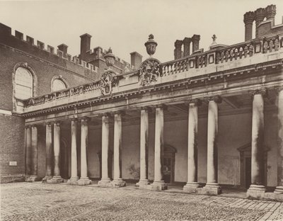 Palác Hampton Court, kolonáda ke královskému vchodu od Charles Latham