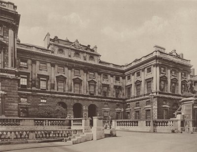 Somerset House, Pohled do dvora od Charles Latham