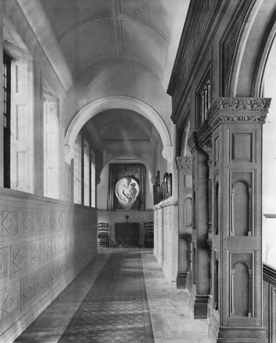 Sestup schodiště, západní koridor od Charles Latham