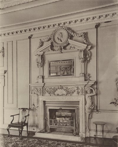 Stoke Hall, Derbyshire, Komínové kusy přijímací místnosti od Charles Latham