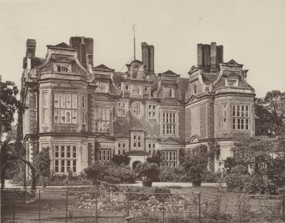 Swateley Hall, Uxbridge, zahradní fronta od Charles Latham