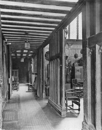 The Hall Screen (černobílá fotografie) od Charles Latham