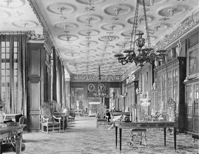 Dlouhá galerie od Charles Latham