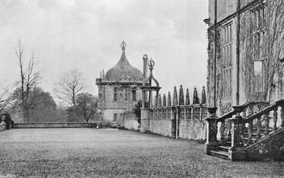 Terasa mezi nádvořím a Privy Garden od Charles Latham