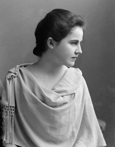 Edith Bolling, kolem roku 1890 od Charles Milton Bell