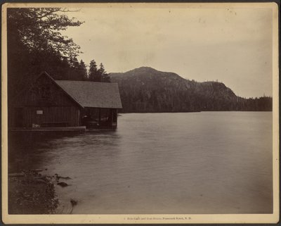 Jezero Echo Lake and Boat House, Franconia Notch, New Hampshire od Charles P. Hibbard