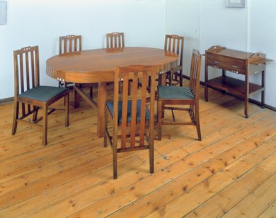 Jídelní souprava, cca 1918-19 (dřevo vykládané perletí a hliníkem) od Charles Rennie Mackintosh