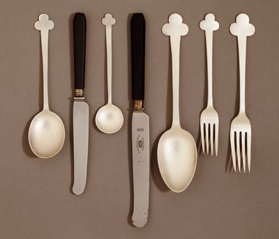 Servis galvanizovaného stolu pro E. Bingham & Co., kolem roku 1906 od Charles Rennie Mackintosh