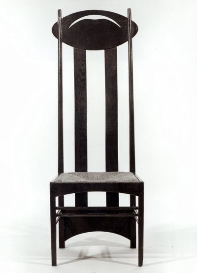 Židle s vysokým opěradlem, kolem roku 1897 (tmavě mořený dub se sedákem a děrovanými oválnými zábradlími) od Charles Rennie Mackintosh