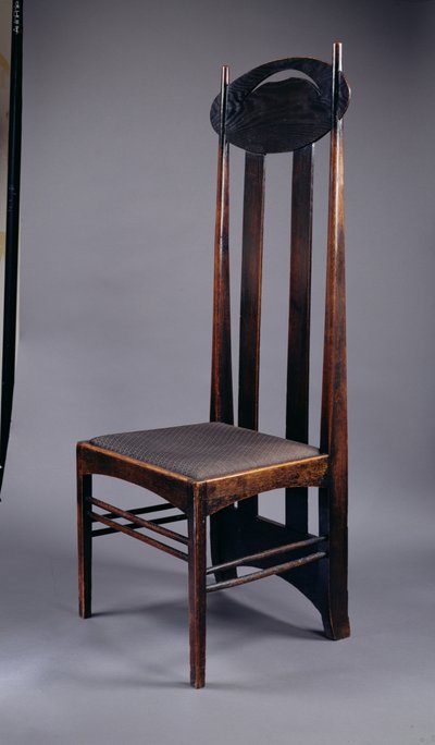 Židle s vysokým opěradlem navržená pro čajovny Miss Cranstons Argyle Street, Glasgow, 1897 (mořený dub) od Charles Rennie Mackintosh