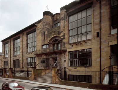 Pohled na Školu výtvarných umění navrhl architekt Charles Rennie Mackintosh (1868-1928) od Charles Rennie Mackintosh