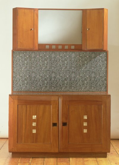 Umyvadlo, cca 1917 (mahagon vykládaný perletí a zeleným erinoidem, se skleněnou zadní deskou) od Charles Rennie Mackintosh