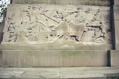 Detail z Royal Artillery Memorial 1914-18, 1925 (portlandský kámen) od Charles Sergeant Jagger