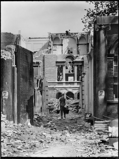 Pembroke House, Whitehall Gardens, Whitehall, City of Westminster, GLA, konec 30. let 20. století. od Charles William Prickett