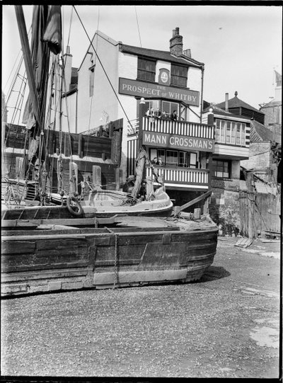 Prospect of Whitby, Wapping Wall, Wapping, Tower Hamlets, Greater London Authority, 30. léta 20. století. od Charles William Prickett