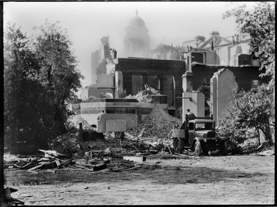 Whitehall Gardens, Whitehall, City of Westminster, Greater London Authority, konec 30. let 20. století. od Charles William Prickett
