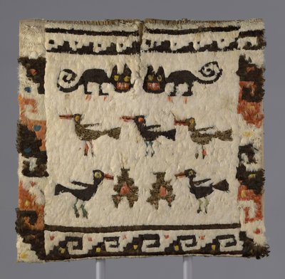 Opeřená tunika, n. l. 1470-1532 od Chimu Culture