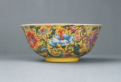 Jemná famille rose žlutě mletá mísa, 1821-1850 od Chinese School