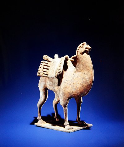 Velbloud, polovina až konec 6. století, severní Wei (386-534)-Severní dynastie Qi (550-77) (hliněné zboží) (viz také 394829) od Chinese School