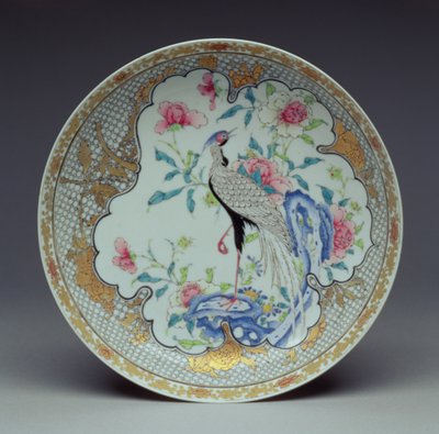 Miska malovaná s dlouhoocasým ptákem, kameny a květinami, období Yongzheng, 1725-35 (porcelán ze skořápek) od Chinese School