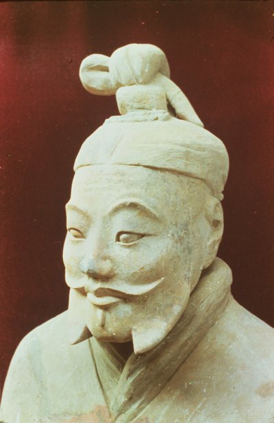 Hlava válečníka, Terakotová armáda, dynastie Qin, 210 př.nl (detail) od Chinese School