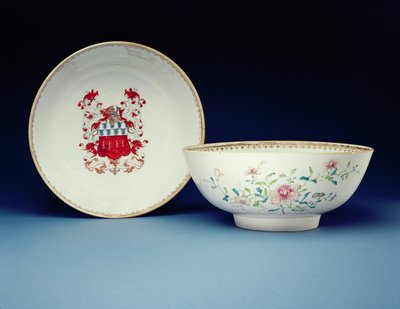 Pár misek zdobených famille rose emaily s motivem ramene Joynes, období Yongzheng (1723-35) (porcelán) od Chinese School