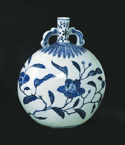 Poutníci Modrá a bílá tykev s květinovým dekorem, cca 1403-24 (keramika) od Chinese School