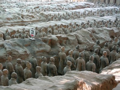 Muzeum Xian, jáma s válečníky a terakotovými koňmi z hrobky císaře Shi Huangdi od Chinese School
