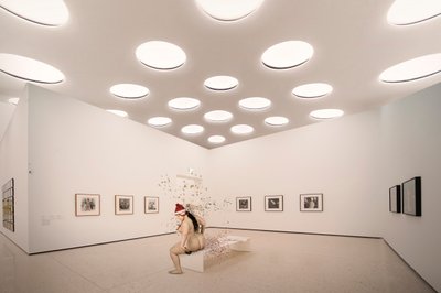 Nahý Santa v umělecké galerii od Christine von Diepenbroek