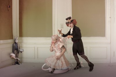 Fantastické drama o čajovém dýchánku od Christine von Diepenbroek