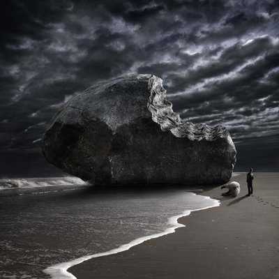 Bitten Rock na Stormy Beach od Christophe Kiciak