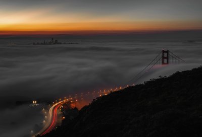 Most Golden Gate v mlhavé noci od Chuanxu Ren
