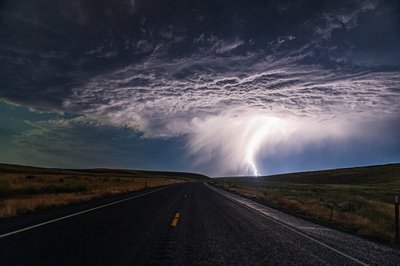 Blesk zasáhl Open Road od Chuanxu Ren