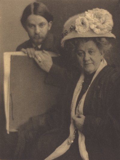 Alvin Langdon Coburn a jeho matka, kolem roku 1909. od Clarence H White