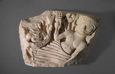 Část oblouku s bohem Nilu a bohyní Země, možná z Herakleapolis Magna, 5.-6. století (vápenec se stopami barvy) od Coptic Coptic