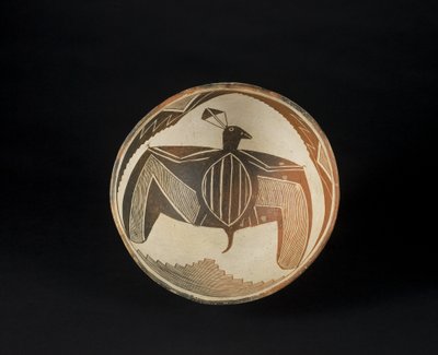 Mísa s malovanými motivy, cca 1060-1110 (keramika s pigmentem) od Culture Mimbres
