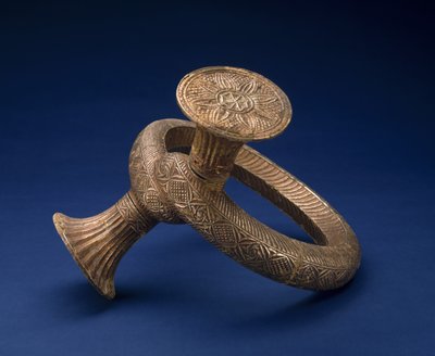 Pokrývka hlavy, konec 19. nebo začátek 20. století (zlaté plechy a dřevo) od Culture Minangkabau