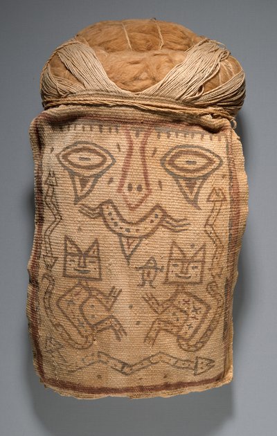 Falešná hlava pro pohřební svazek nebo masku mumie, 200-100 př. (bavlna a pigmenty) od Culture Paracas