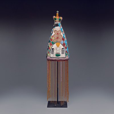 Královská koruna (ade), konec 19. až začátek 20. století (skleněné korálky, látka, košíkářství a vlákno) od Yoruba Culture