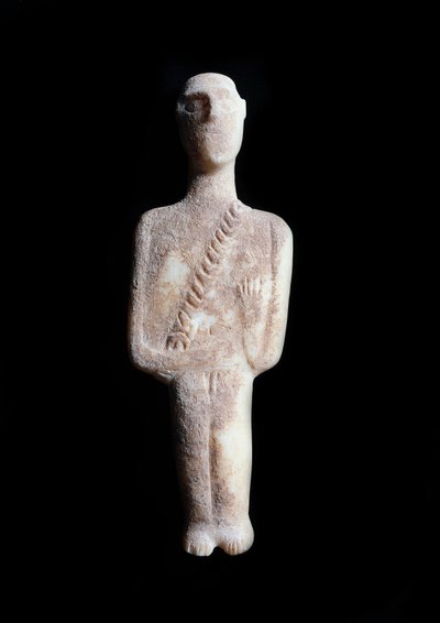Mužský idol, schematická figurka. Socha z bílého mramoru s okrovými inkrustacemi, 3200-2000 př. Kr od Cycladic Cycladic