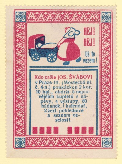 Žena tlačí kočárek od Czech School