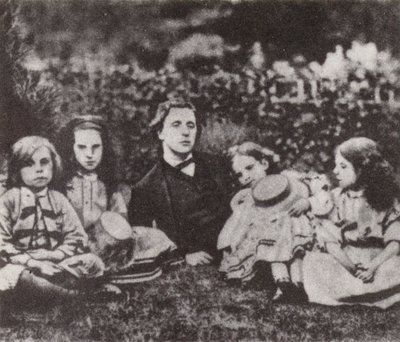 Lewis Carroll s Macdonaldovými dětmi (čb fotografie) od David Scott Lieutenant-Colonel (after) Dodgson