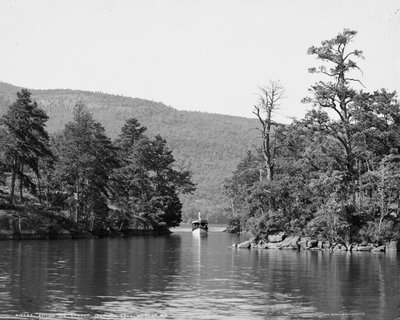 Podél Harbour Islands, Lake George, N.Y., kolem roku 1904 od Detroit Publishing Co.