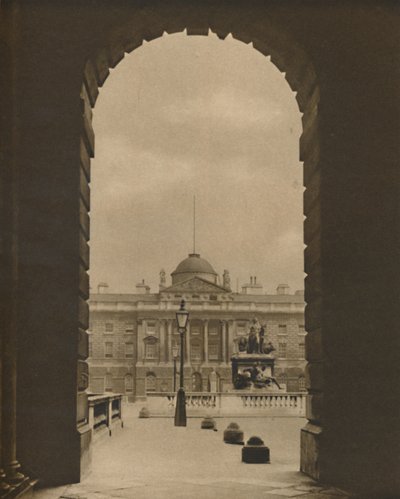 A Passing View of Somerset House From The Strand, c1935. od Donald McLeish